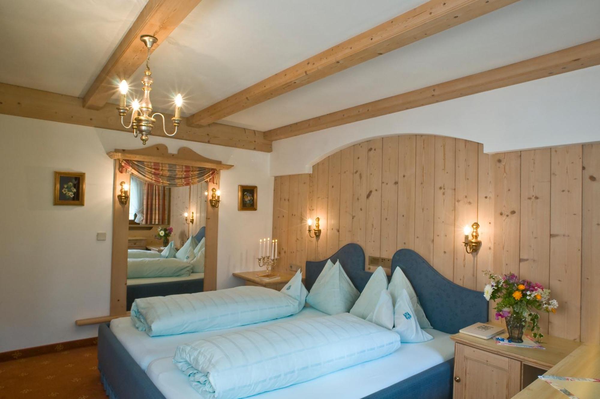 Alpenhotel Fernau Нойщифт им Щубайтал Екстериор снимка