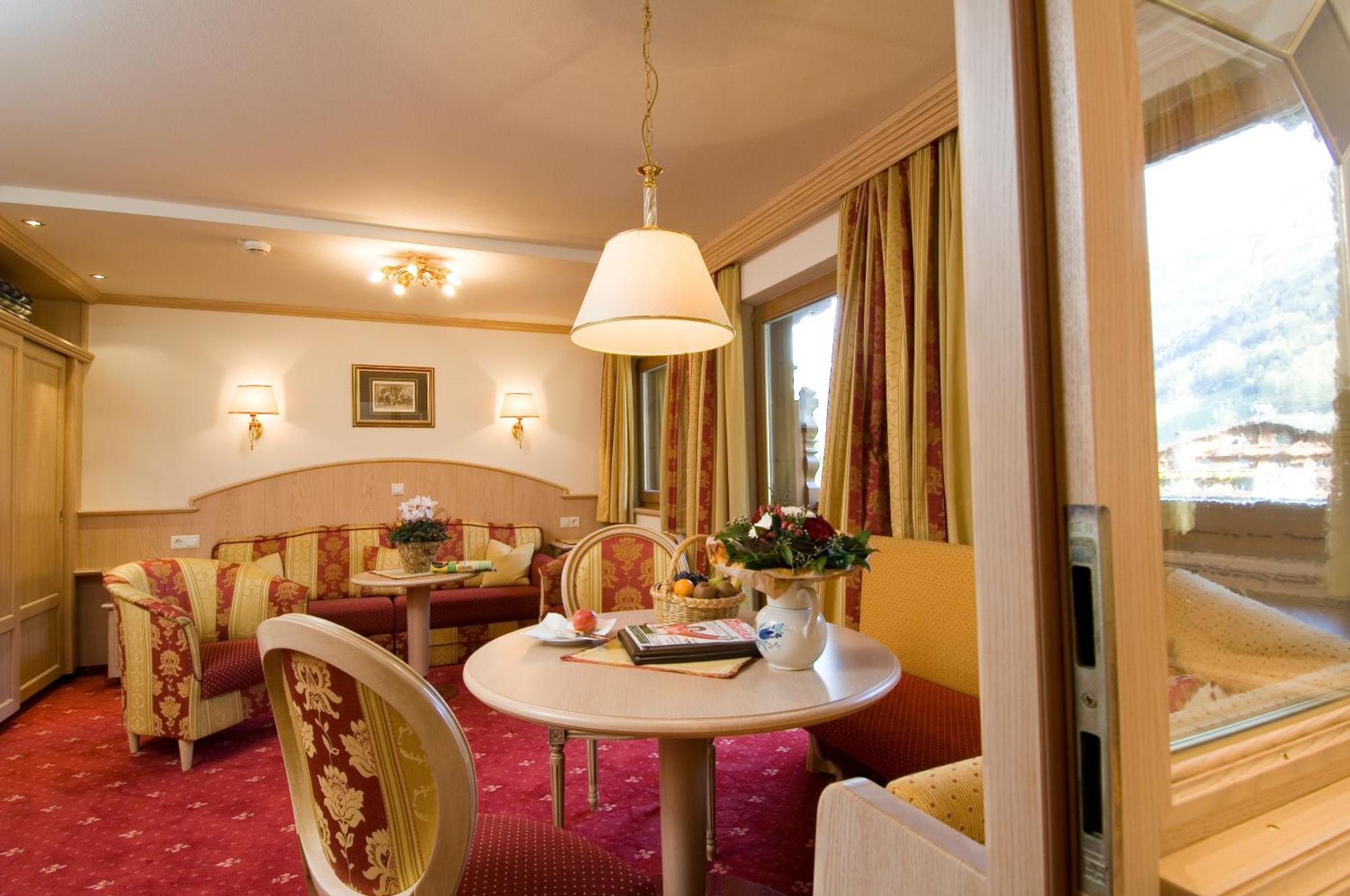 Alpenhotel Fernau Нойщифт им Щубайтал Екстериор снимка