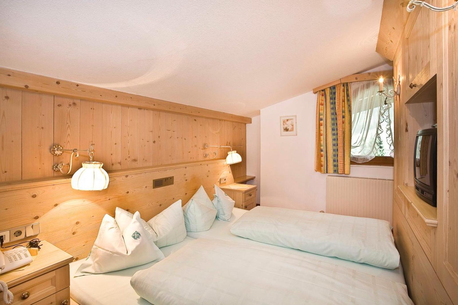 Alpenhotel Fernau Нойщифт им Щубайтал Екстериор снимка