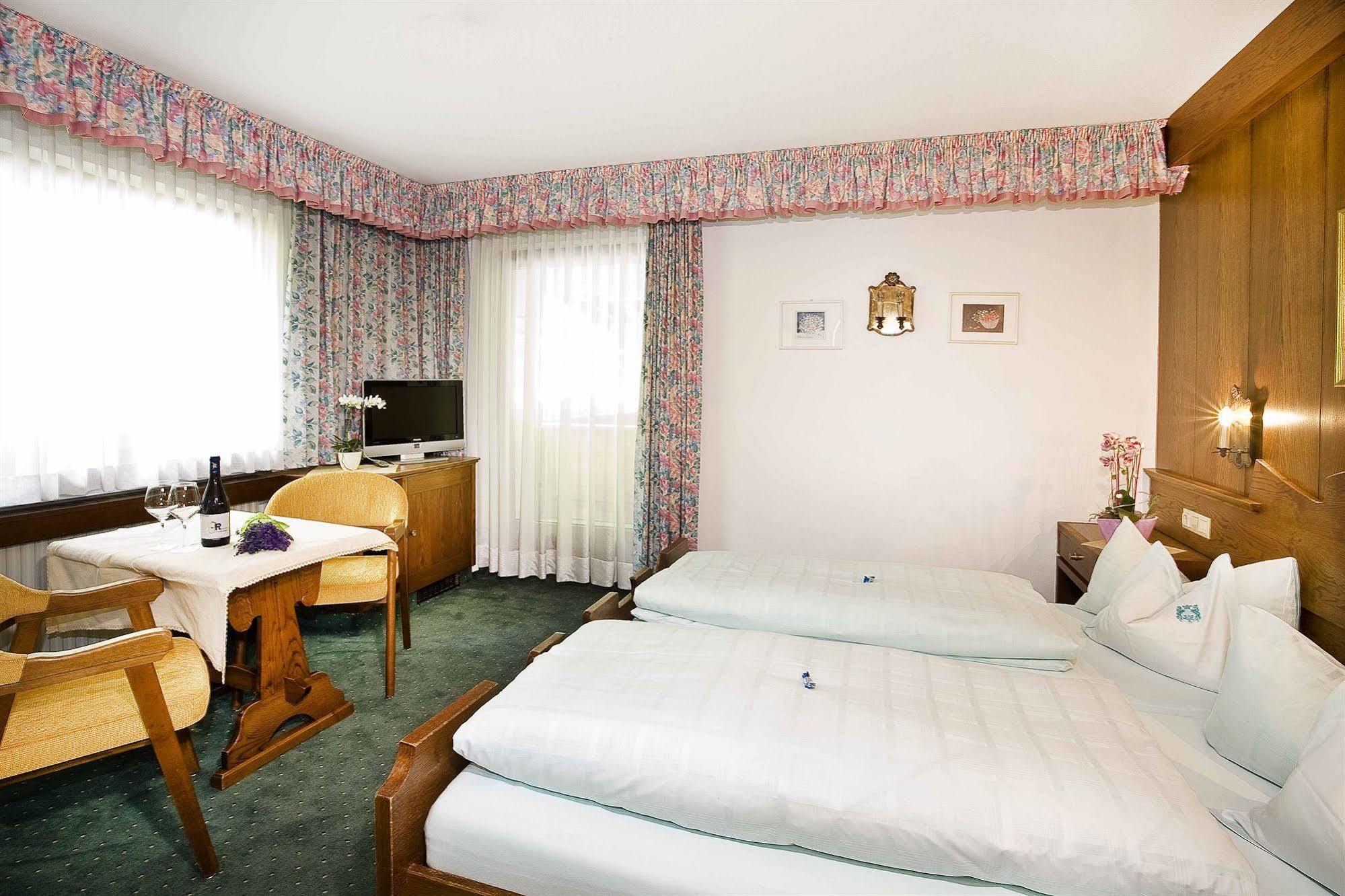 Alpenhotel Fernau Нойщифт им Щубайтал Екстериор снимка